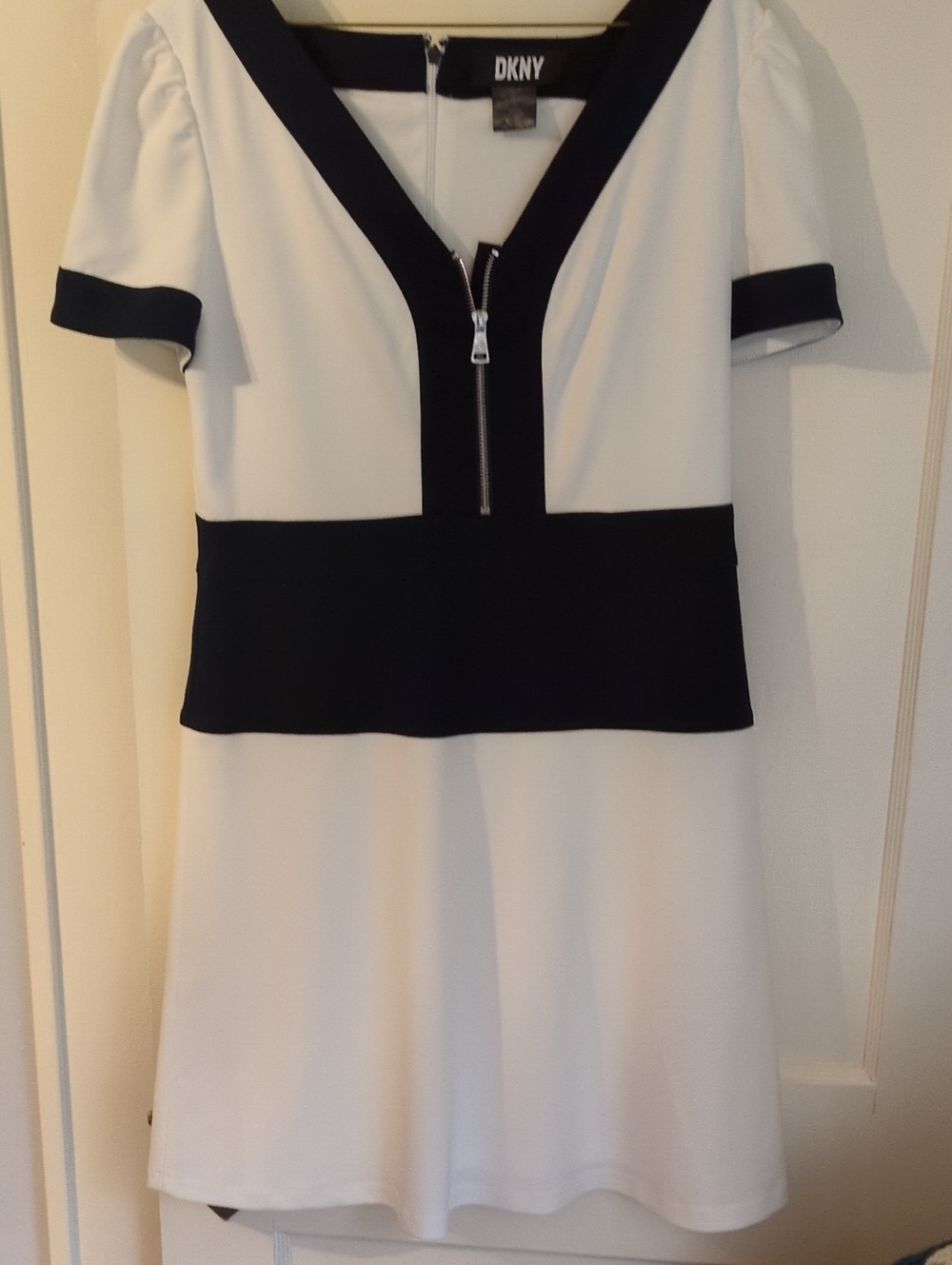 DKNY White and Black V-Neck Zip-Front Midi Dress